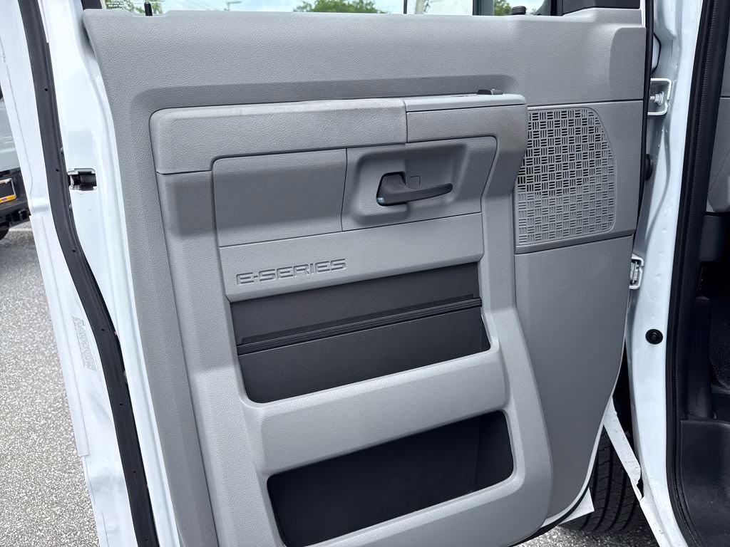 2026 Oxford White Ford E-350SD Base RWD Truck