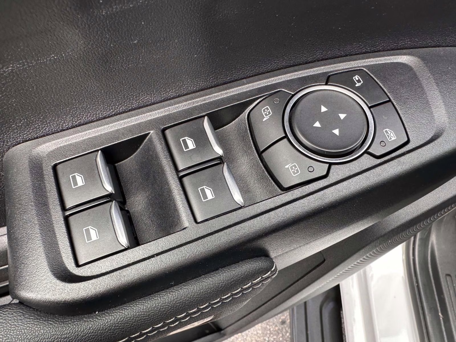 2024 Oxford White Ford Ranger XLT 4WD SuperCrew 5' Box 4X4 Truck