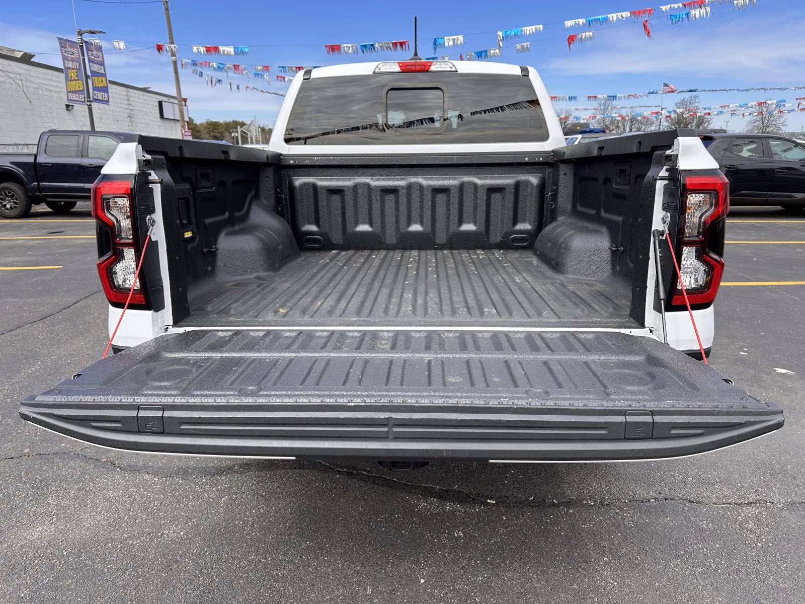 2024 Oxford White Ford Ranger XLT 4WD SuperCrew 5' Box 4X4 Truck