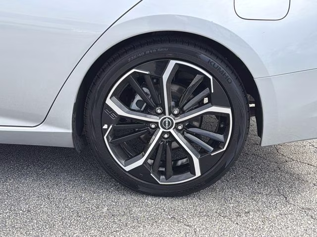2024 Brilliant Silver Metallic Nissan Altima 2.5 SR FWD Sedan