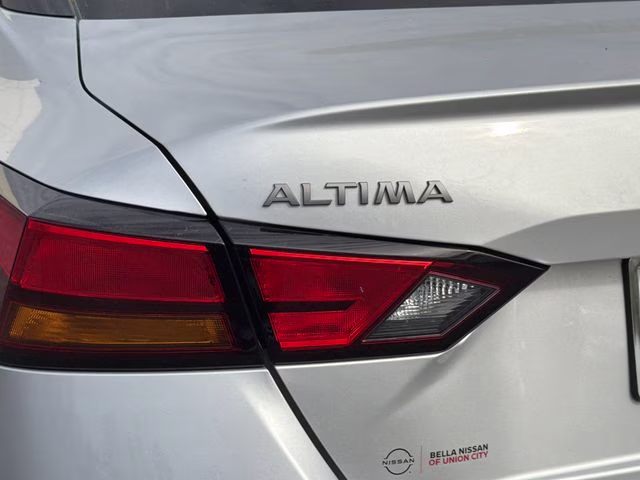 2024 Brilliant Silver Metallic Nissan Altima 2.5 SR FWD Sedan