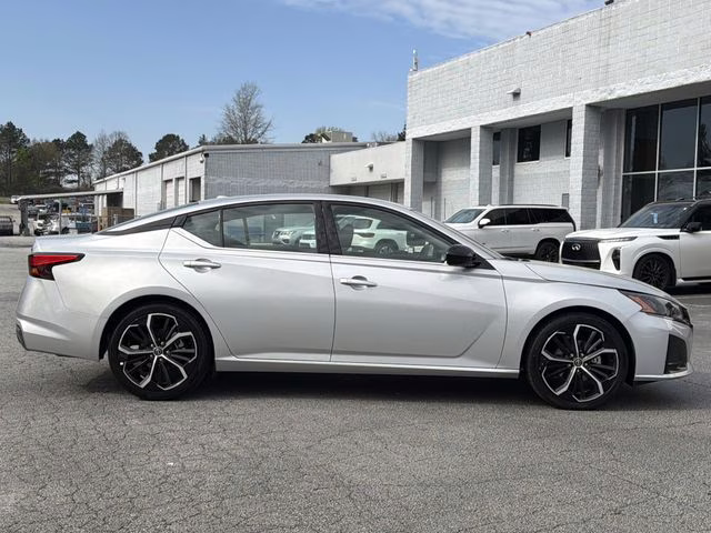 2024 Brilliant Silver Metallic Nissan Altima 2.5 SR FWD Sedan