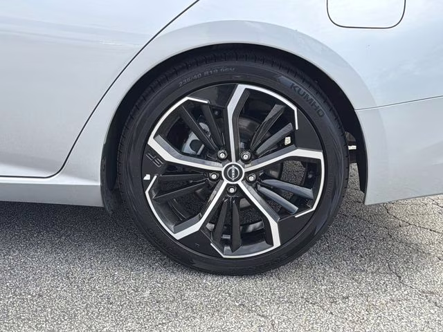2024 Brilliant Silver Metallic Nissan Altima 2.5 SR FWD Sedan