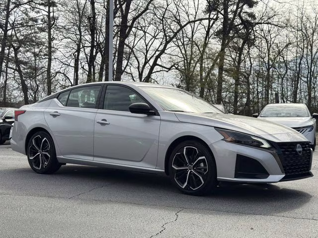 2024 Brilliant Silver Metallic Nissan Altima 2.5 SR FWD Sedan