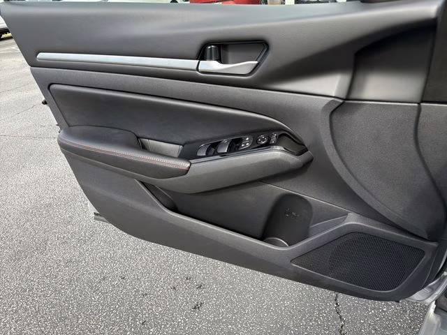 2024 Brilliant Silver Metallic Nissan Altima 2.5 SR FWD Sedan
