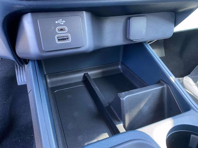 2026 Oxford White Ford Maverick XL AWD Truck