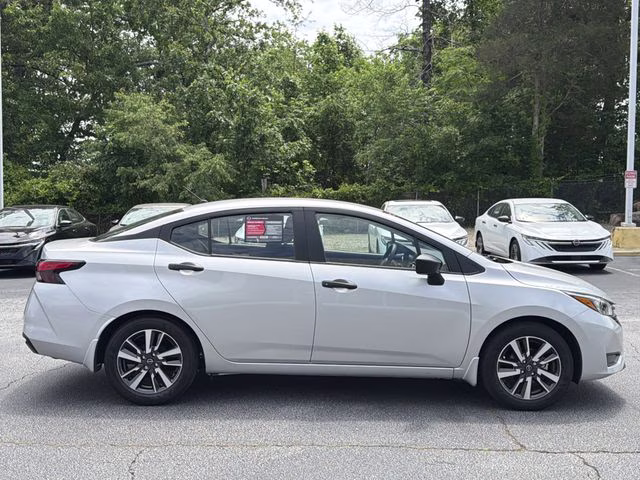 2025 Brilliant Silver Metallic Nissan Versa 1.6 S FWD Sedan