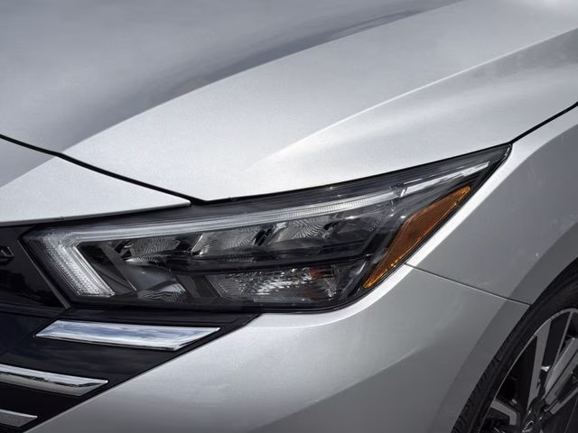 2025 Brilliant Silver Metallic Nissan Versa 1.6 S FWD Sedan