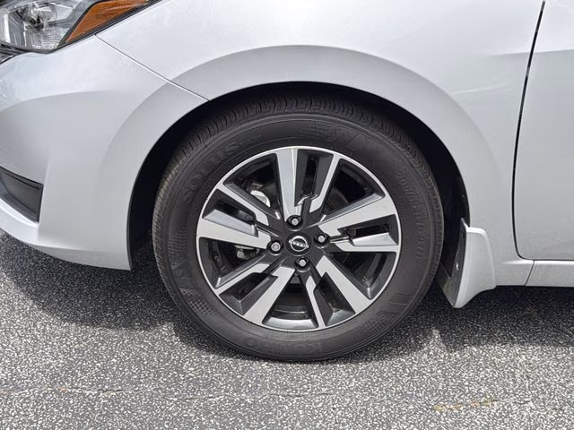2025 Brilliant Silver Metallic Nissan Versa 1.6 S FWD Sedan