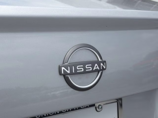 2025 Brilliant Silver Metallic Nissan Versa 1.6 S FWD Sedan