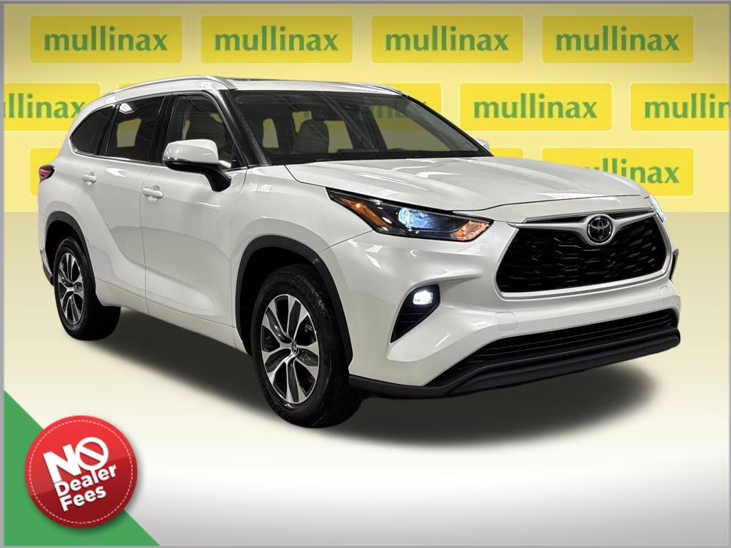 2022 Pearl Toyota Highlander XLE FWD SUV