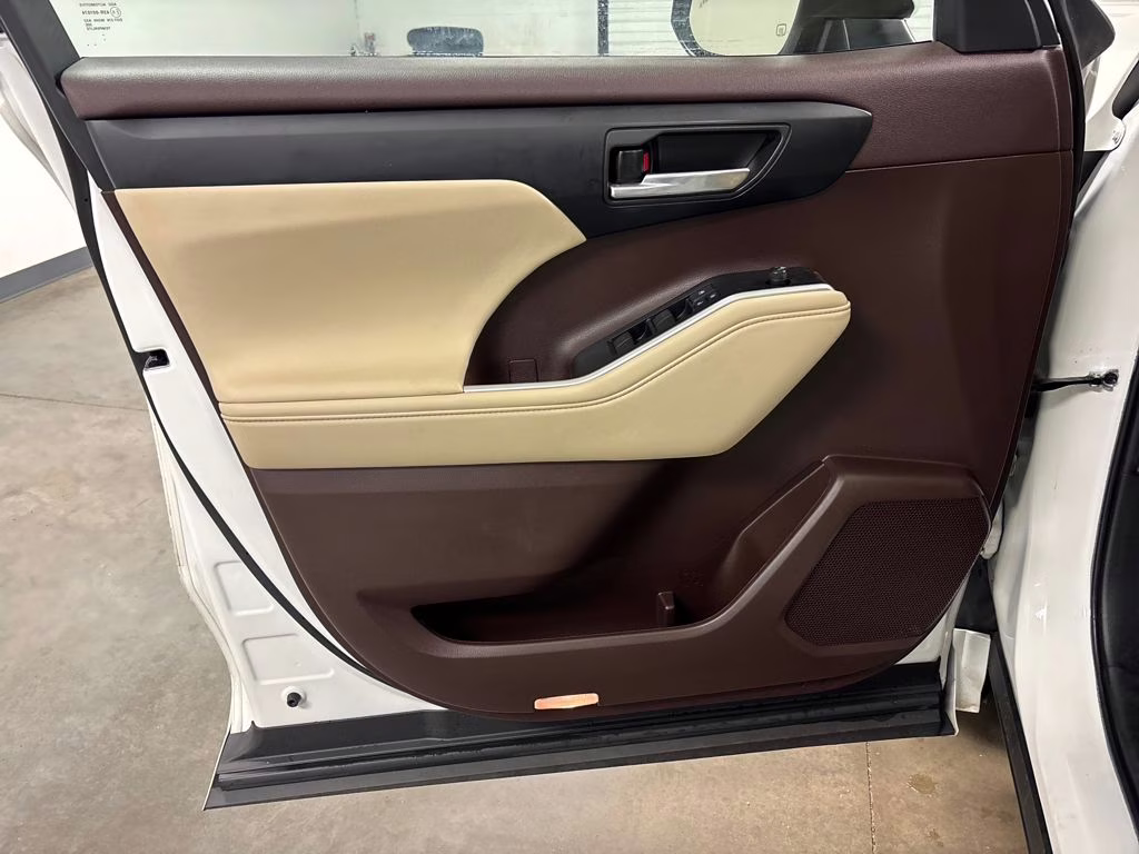 2022 Pearl Toyota Highlander XLE FWD SUV