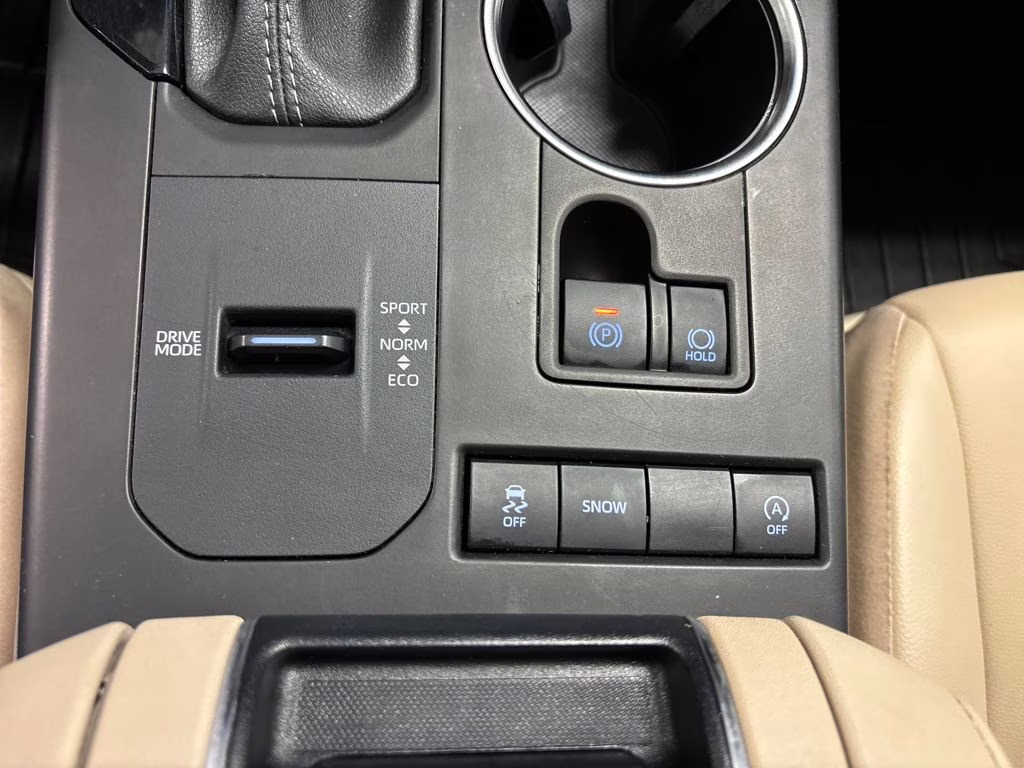 2022 Pearl Toyota Highlander XLE FWD SUV