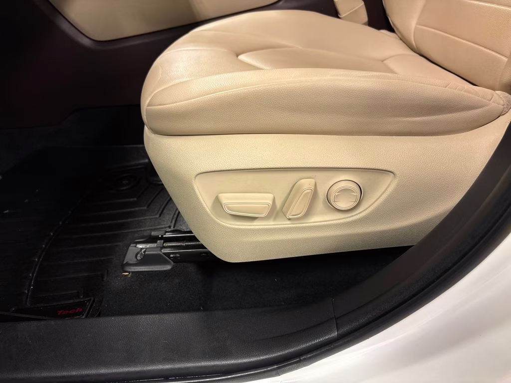 2022 Pearl Toyota Highlander XLE FWD SUV