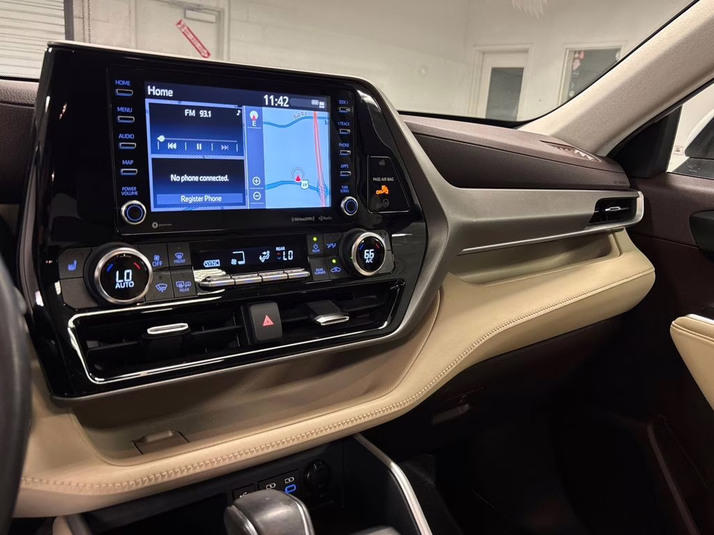 2022 Pearl Toyota Highlander XLE FWD SUV