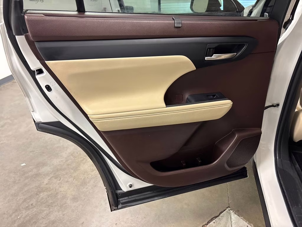 2022 Pearl Toyota Highlander XLE FWD SUV