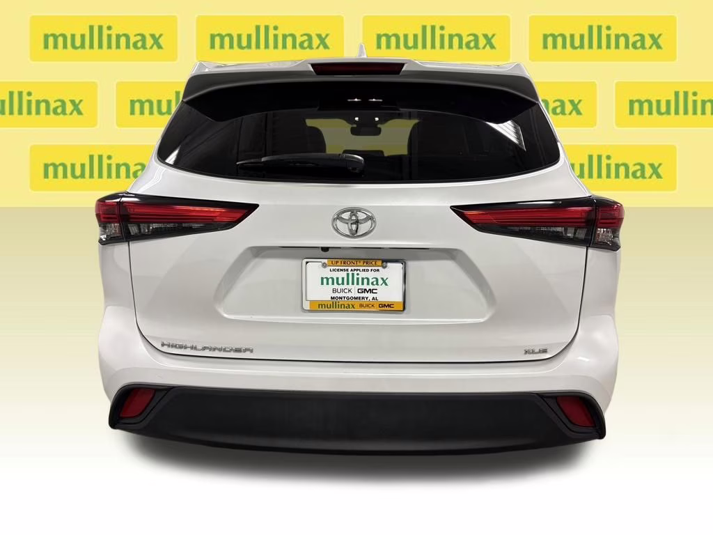 2022 Pearl Toyota Highlander XLE FWD SUV