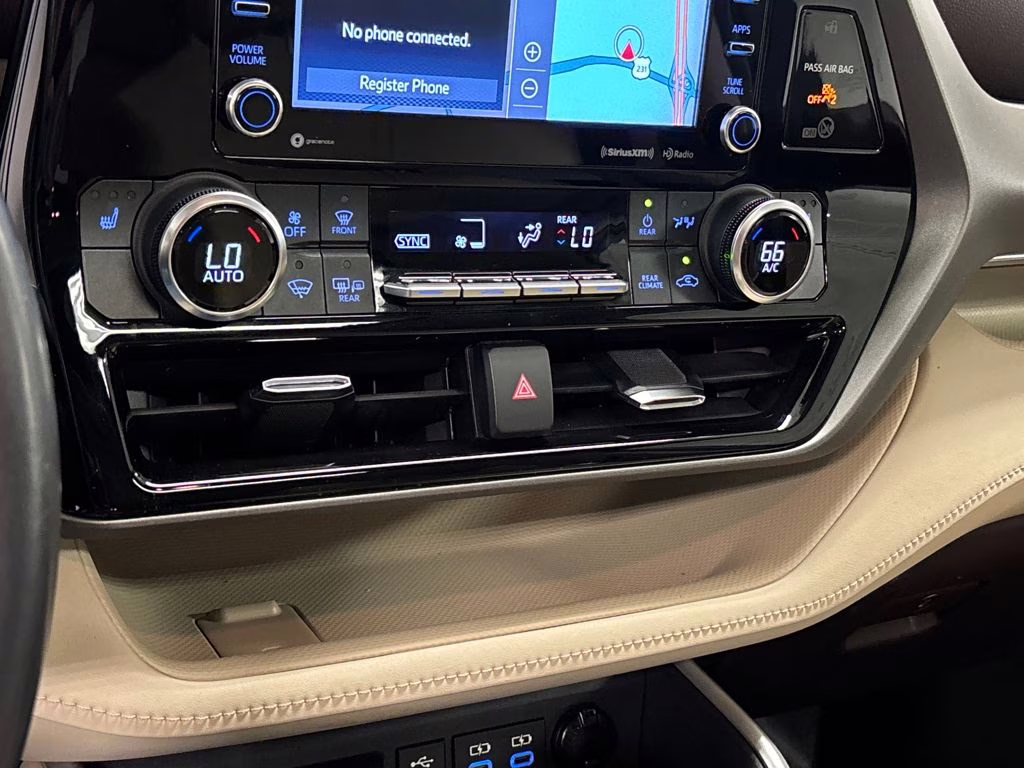 2022 Pearl Toyota Highlander XLE FWD SUV