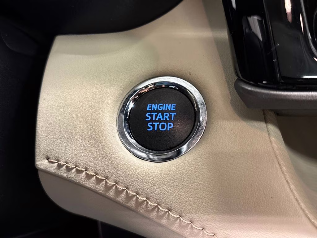 2022 Pearl Toyota Highlander XLE FWD SUV