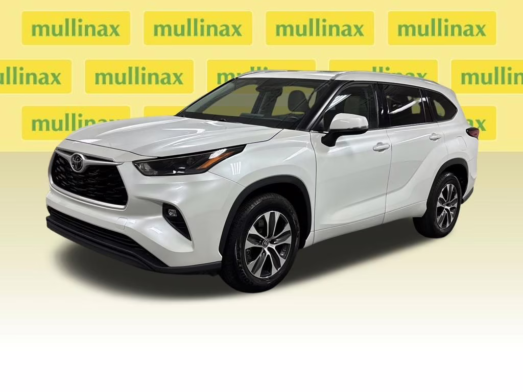 2022 Pearl Toyota Highlander XLE FWD SUV