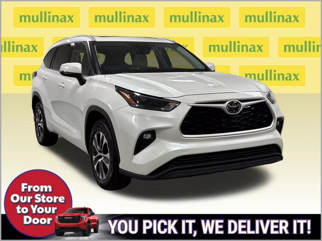 2022 Pearl Toyota Highlander XLE FWD SUV