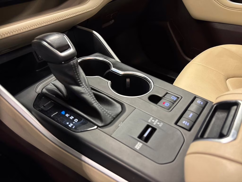 2022 Pearl Toyota Highlander XLE FWD SUV