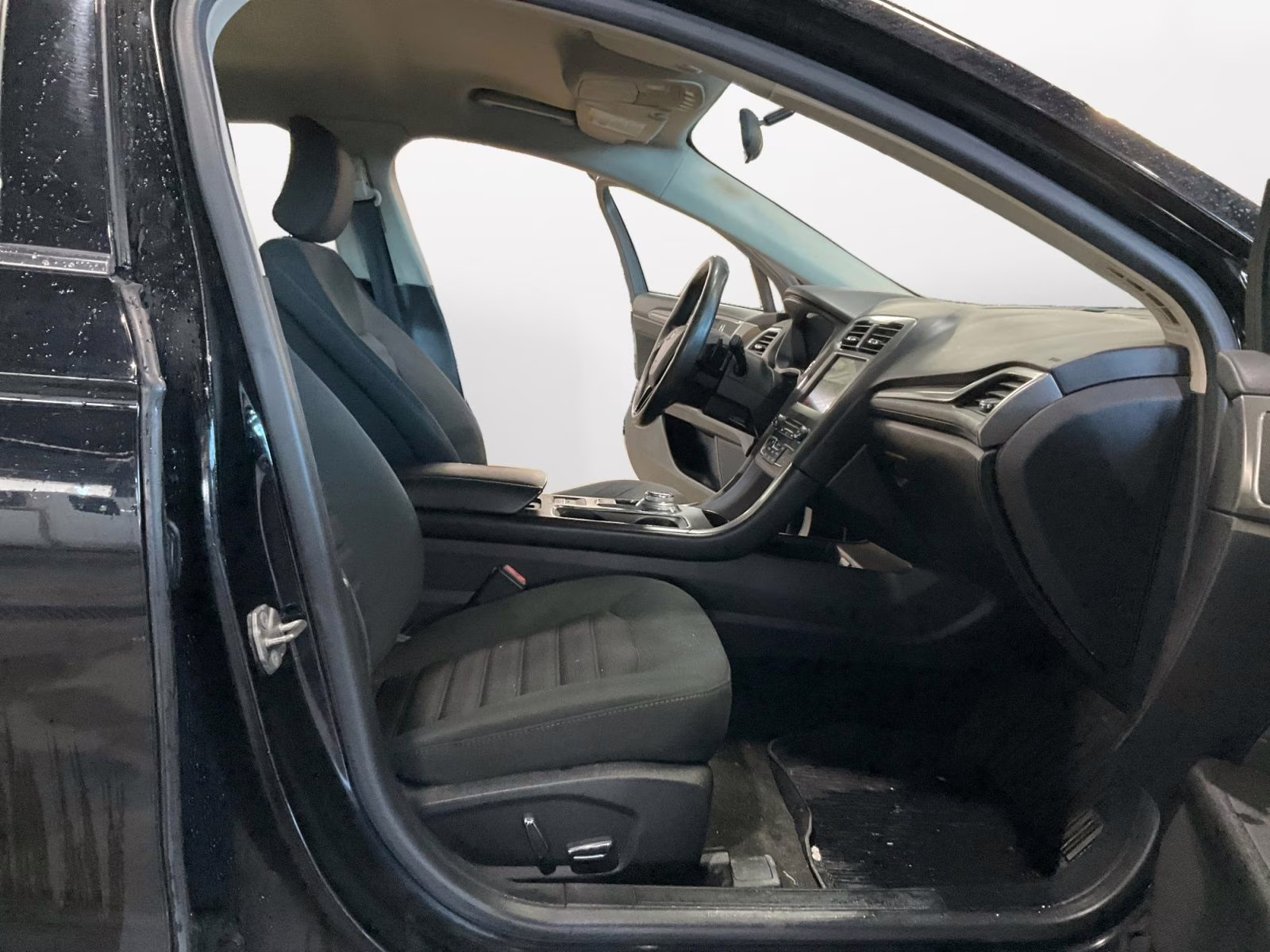 2018 Shadow Black Ford Fusion SE FWD Sedan