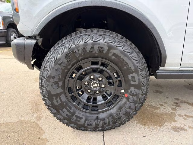 2026 Avalanche Gray Ford Bronco Badlands 4X4 SUV