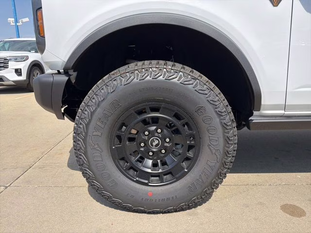 2026 Oxford White Ford Bronco Badlands 4X4 SUV