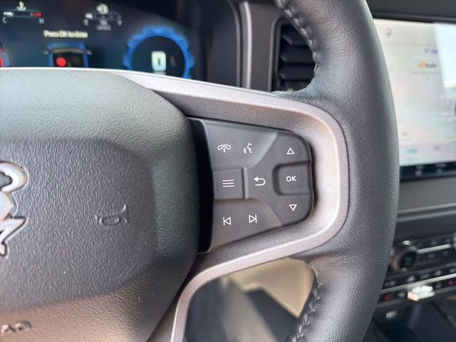 2026 Oxford White Ford Bronco Badlands 4X4 SUV