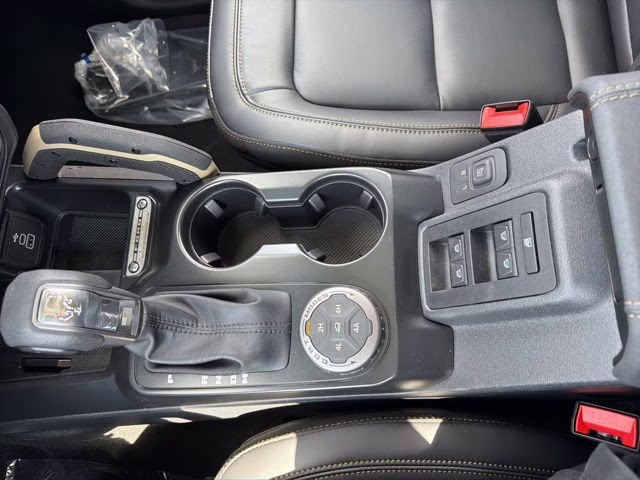 2026 Oxford White Ford Bronco Badlands 4X4 SUV