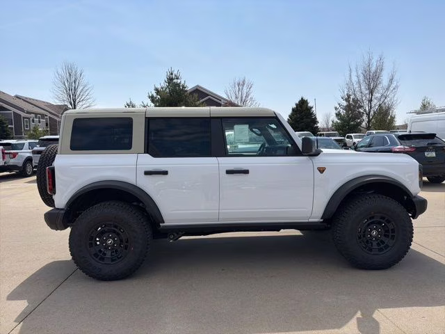 2026 Oxford White Ford Bronco Badlands 4X4 SUV