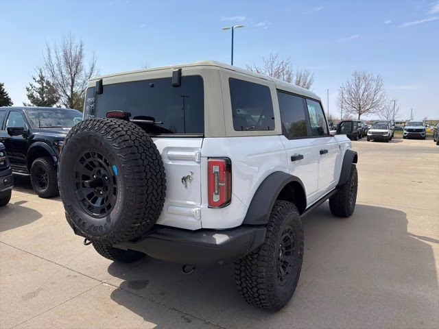 2026 Oxford White Ford Bronco Badlands 4X4 SUV