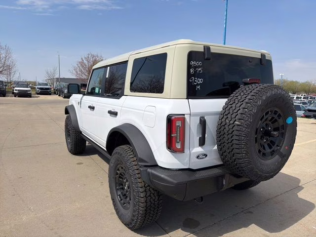 2026 Oxford White Ford Bronco Badlands 4X4 SUV