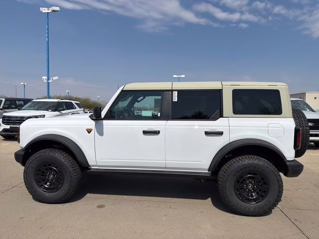 2026 Oxford White Ford Bronco Badlands 4X4 SUV