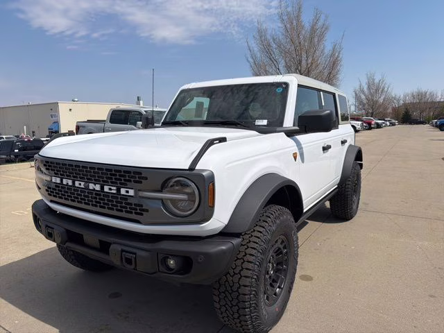 2026 Oxford White Ford Bronco Badlands 4X4 SUV