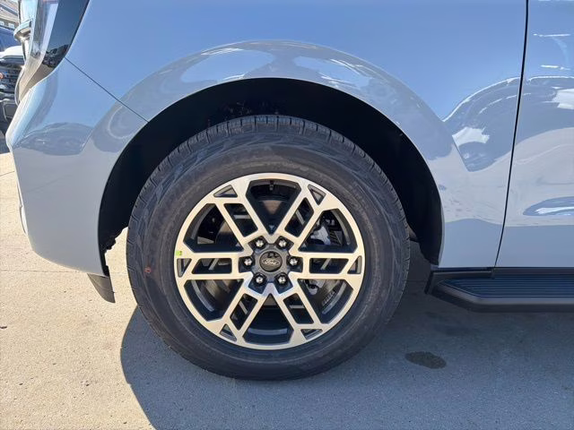 2026 Glacier Gray Metallic Tri-Coat Ford Expedition Active 4X4 SUV