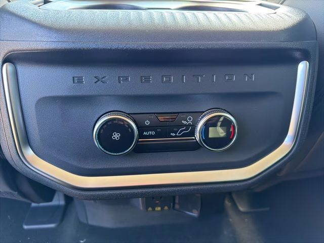 2026 Glacier Gray Metallic Tri-Coat Ford Expedition Active 4X4 SUV