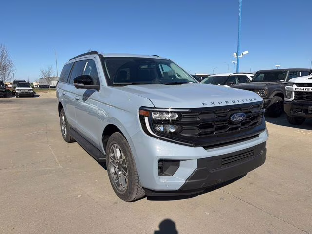 2026 Glacier Gray Metallic Tri-Coat Ford Expedition Active 4X4 SUV