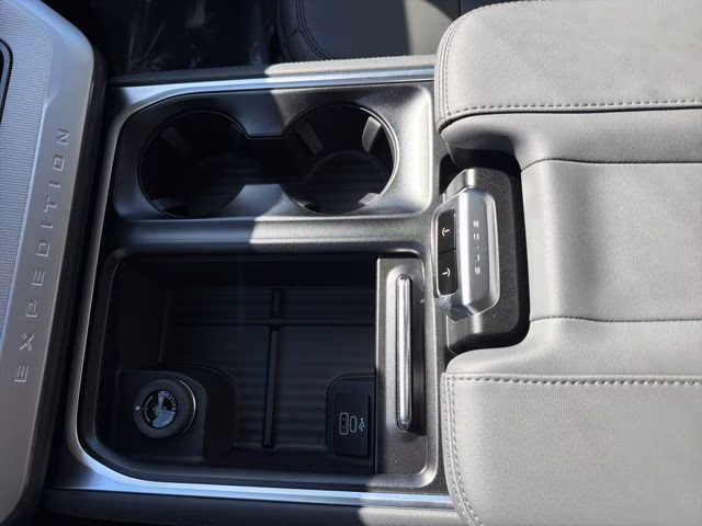 2026 Glacier Gray Metallic Tri-Coat Ford Expedition Active 4X4 SUV