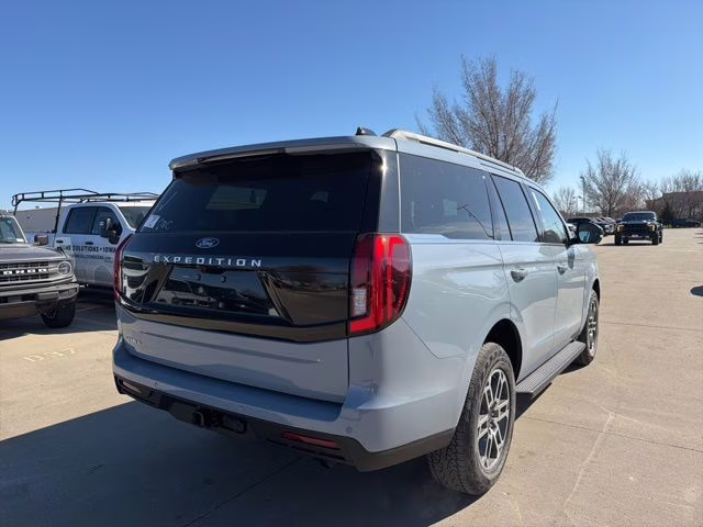 2026 Glacier Gray Metallic Tri-Coat Ford Expedition Active 4X4 SUV