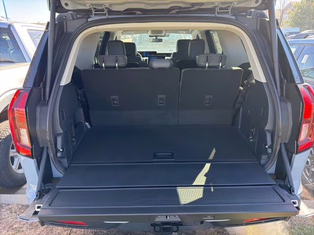 2026 Glacier Gray Metallic Tri-Coat Ford Expedition Active 4X4 SUV