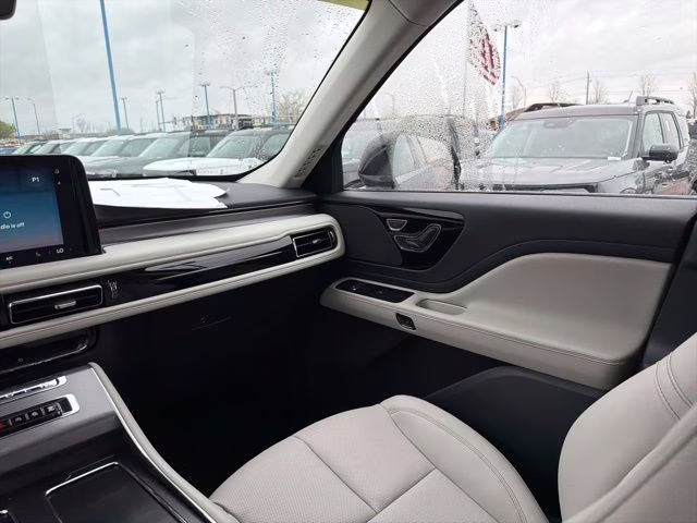 2026 Whisper Blue Metallic Clearcoat Lincoln Aviator Premiere AWD SUV