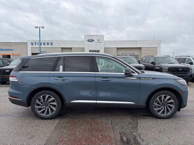 2026 Whisper Blue Metallic Clearcoat Lincoln Aviator Premiere AWD SUV