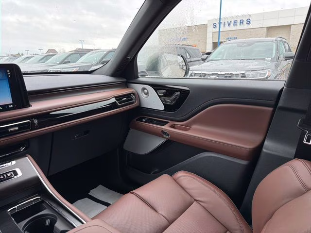 2026 Pristine White Metallic Tri-Coat Lincoln Aviator Reserve AWD SUV