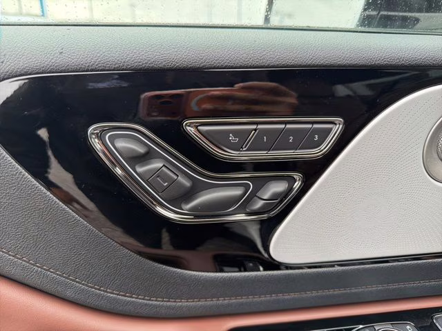 2026 Pristine White Metallic Tri-Coat Lincoln Aviator Reserve AWD SUV