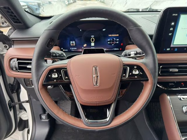 2026 Pristine White Metallic Tri-Coat Lincoln Aviator Reserve AWD SUV