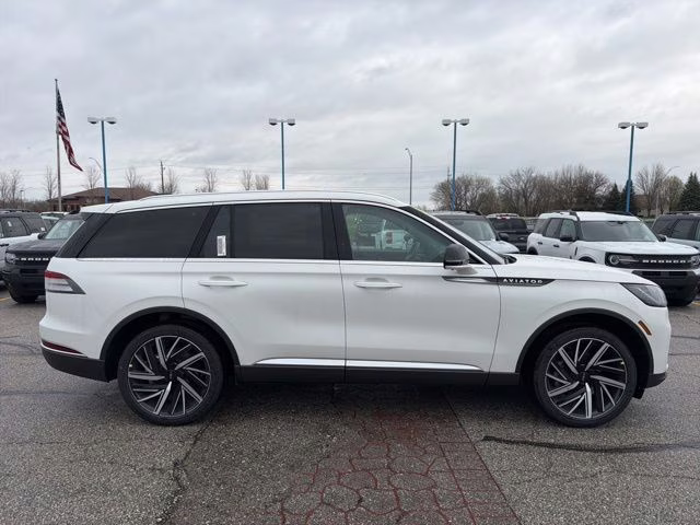 2026 Pristine White Metallic Tri-Coat Lincoln Aviator Reserve AWD SUV