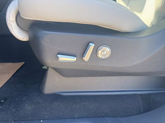 2026 Infinite Black Metallic Clearcoat Lincoln Navigator L Reserve 4X4 SUV