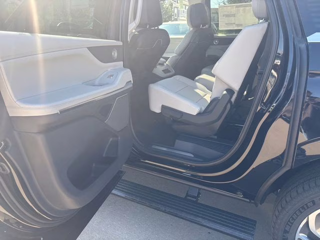 2026 Infinite Black Metallic Clearcoat Lincoln Navigator L Reserve 4X4 SUV